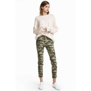 H&M | Camo Print Jeggings | 32